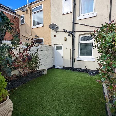 Moon Holiday Townhouse Free Parkingprivate Garden Blackpool Bagian luar foto