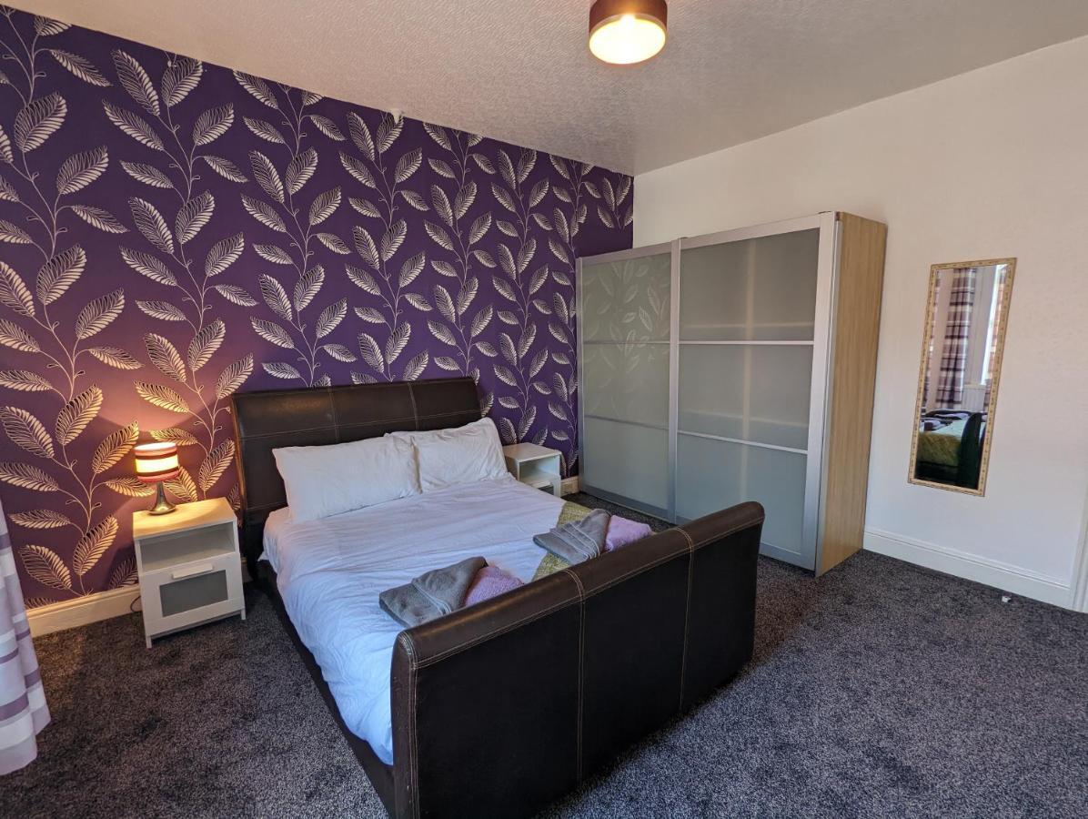 Moon Holiday Townhouse Free Parkingprivate Garden Blackpool Bagian luar foto
