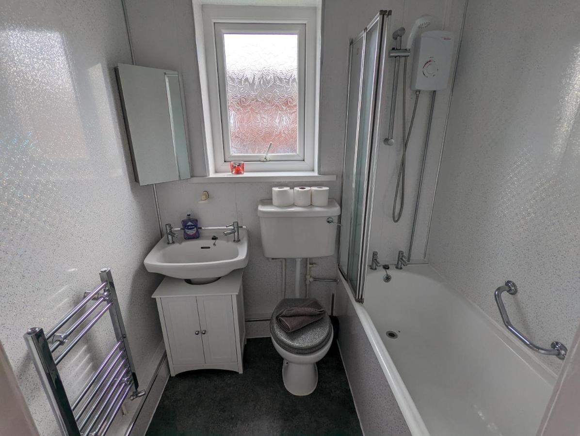 Moon Holiday Townhouse Free Parkingprivate Garden Blackpool Bagian luar foto
